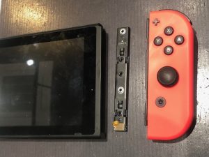 Nintendo Switch本体レール修理前。