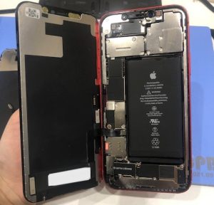 iPhone１２画面修理前。
