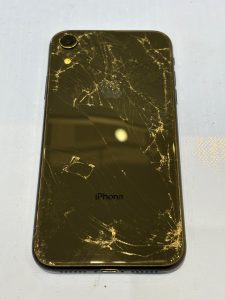 石川県七尾市寿町】 よりiPhoneXR背面割れ交換のご依頼です。